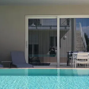 *central Lakeside Apt*swimming Pool & Free Parking Apartment Peschiera del Garda